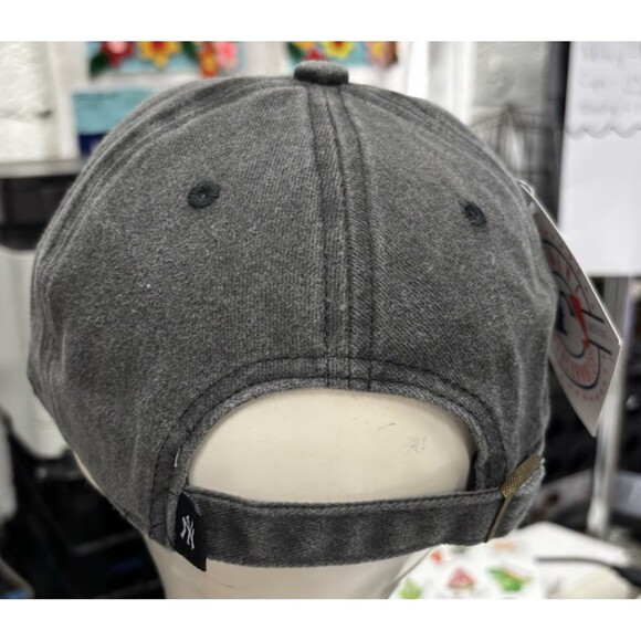 New York Yankees Hat Cap Strap Back 47 Brand Black on Black Out NY Logo NWT - Picture 3 of 8